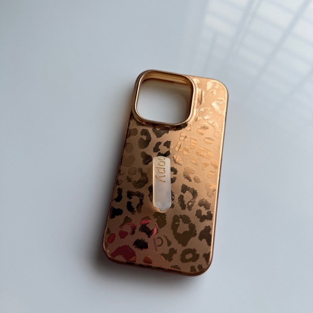 Leopard loopy case